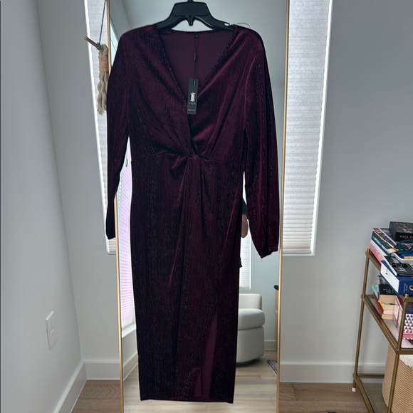 Dresses & Skirts - Elegant Burgundy Velvet Dress